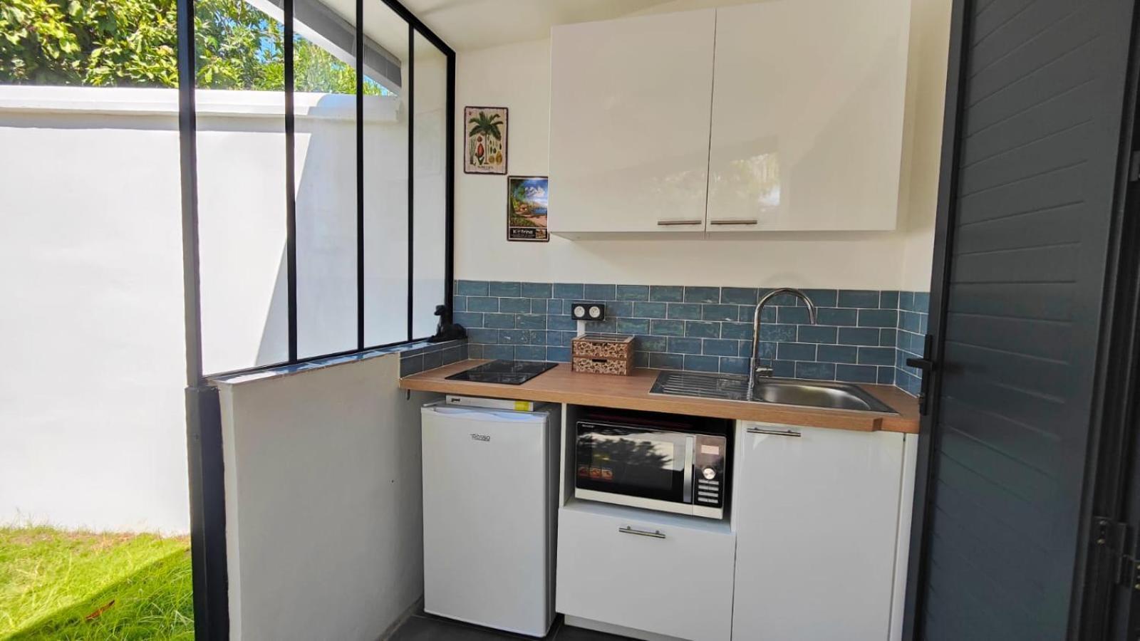 Ti Kaz Solei Apartment แซ็งต์-จีลส์-เลส์-แบ็งส์ ภายนอก รูปภาพ